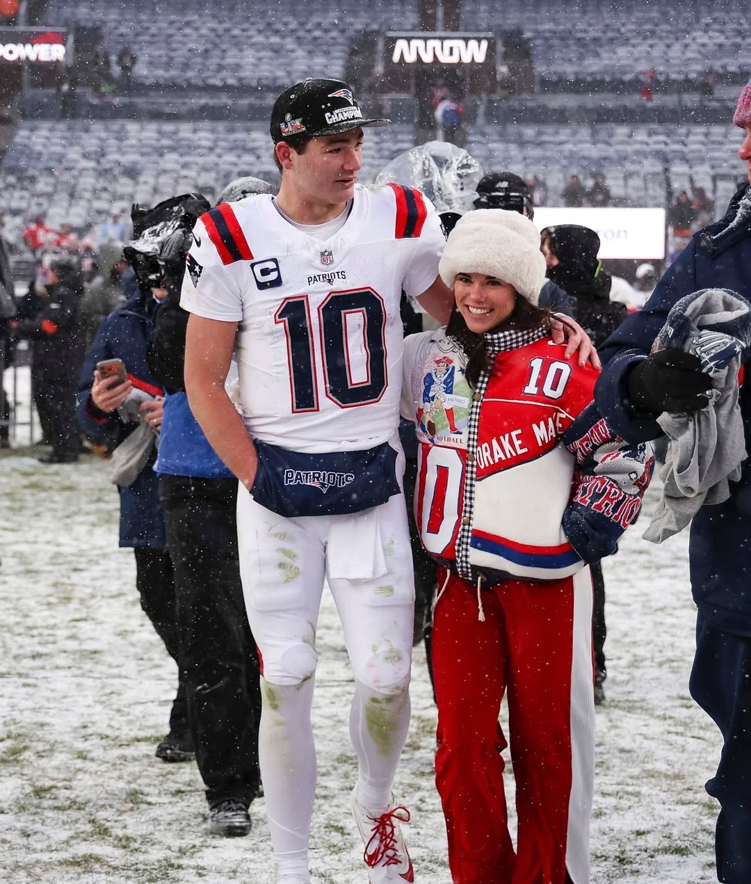 Sucesso de sensação dos Patriots impulsiona até esposa a virar ícone cult na NFL