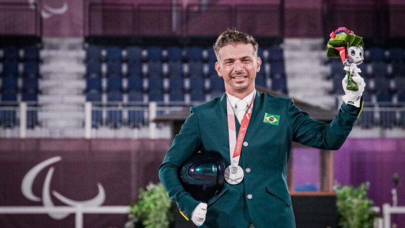 Medalhista paralímpico do hipismo é atropelado na França: “Fui arremessado a mais de 10 metros”
