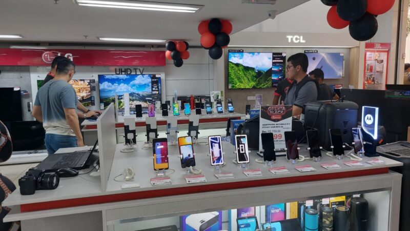 Governo espera arrecadar R$ 14 bilhões neste ano com alta na tarifa de importação de mais de mil produtos; celulares foram taxados