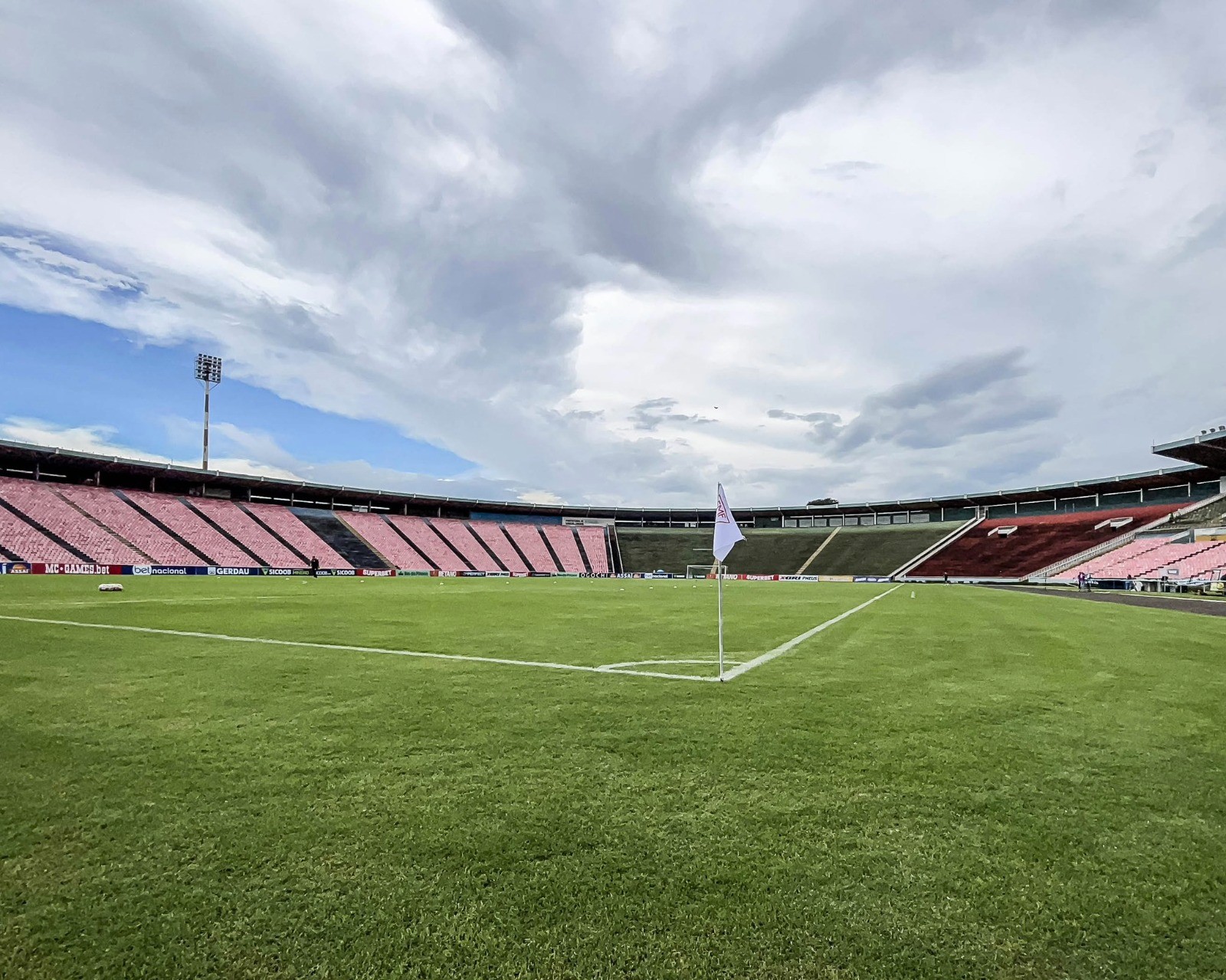 Uberlândia x Pouso Alegre: jogo pelo Mineiro tem mais de 5 mil ingressos vendidos em 24 horas