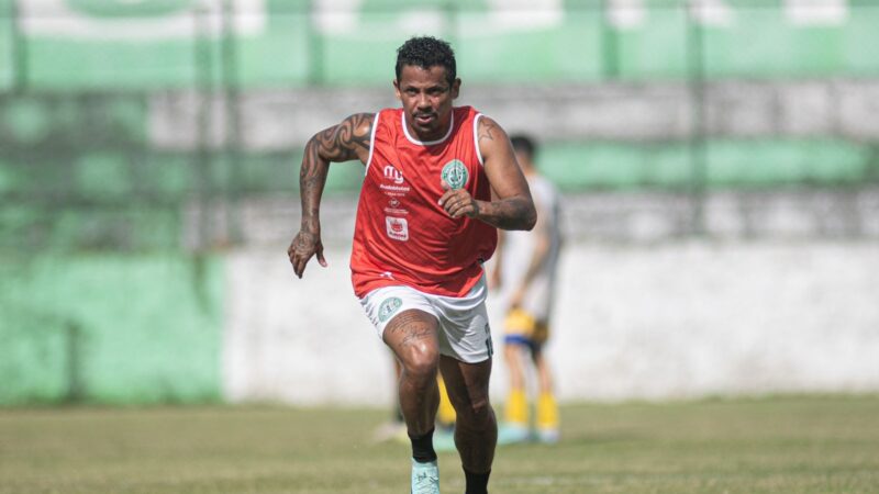 Lembra dele? Ex-Corinthians, Élton Arábia anuncia retorno ao futebol aos 39 anos