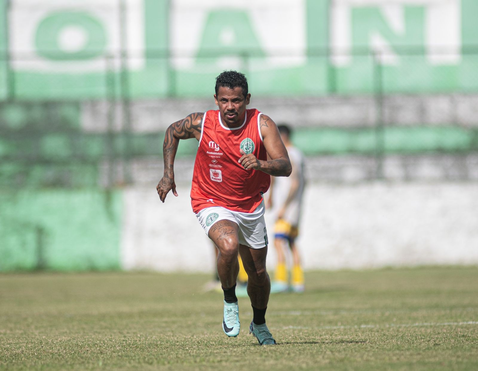 Lembra dele? Ex-Corinthians, Élton Arábia anuncia retorno ao futebol aos 39 anos