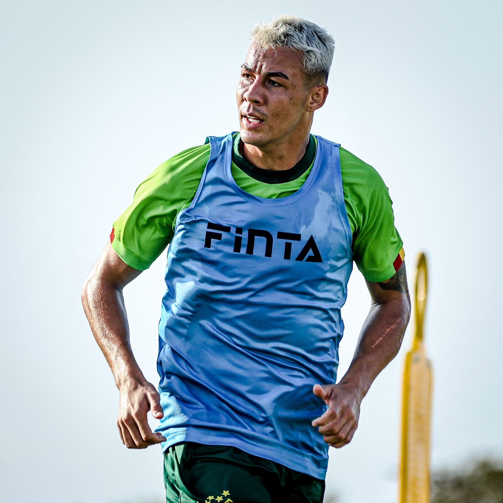 São José anuncia contratação por empréstimo do meia Alan Stence, do Goiás