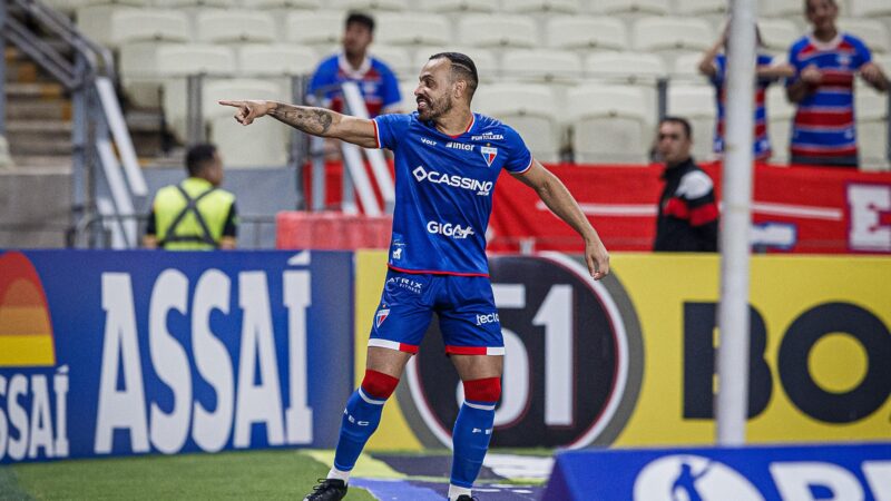 Santos aguarda exames para assinar com Moisés e fechar negócio de R$ 12 milhões