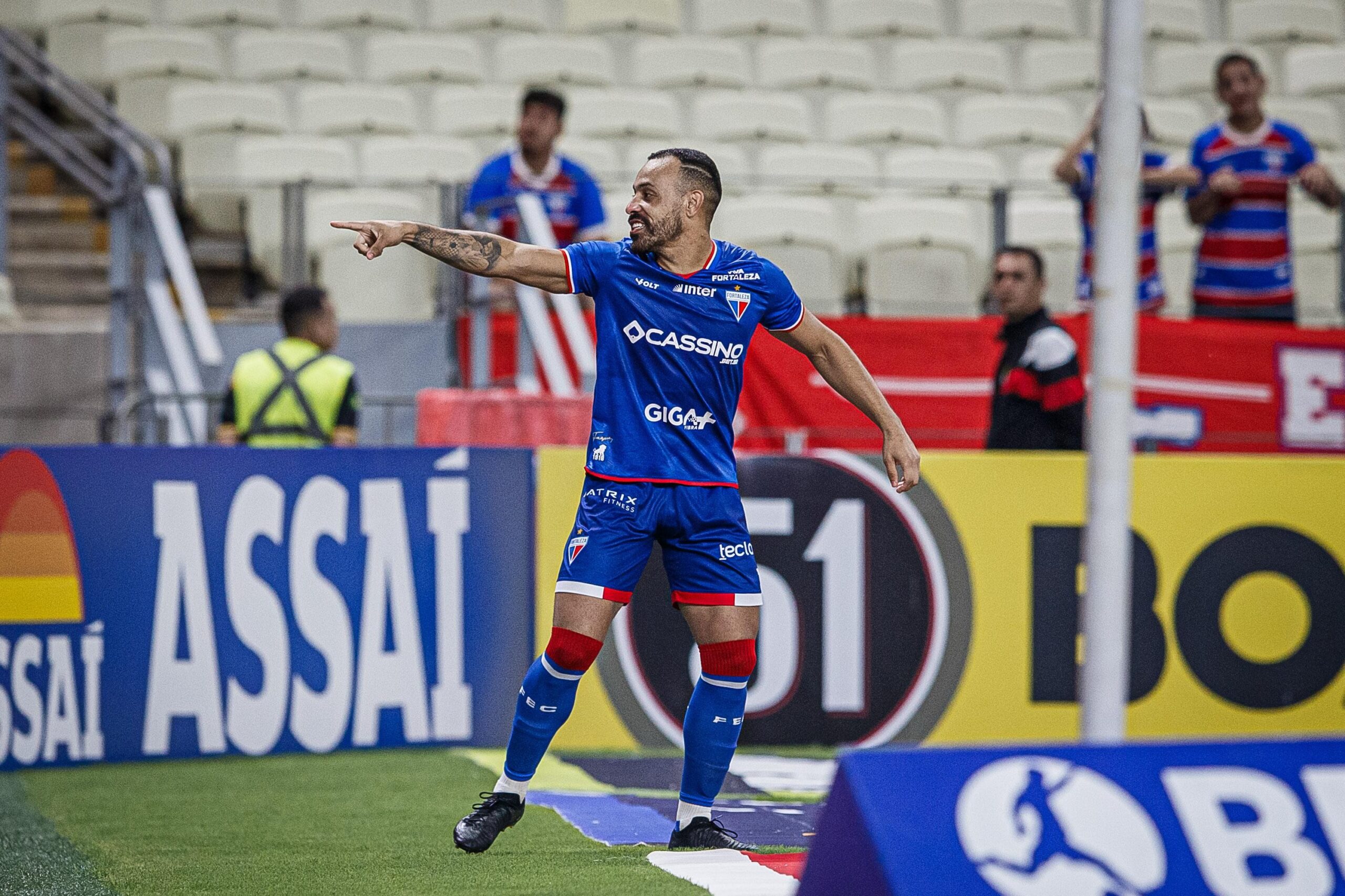 Santos aguarda exames para assinar com Moisés e fechar negócio de R$ 12 milhões