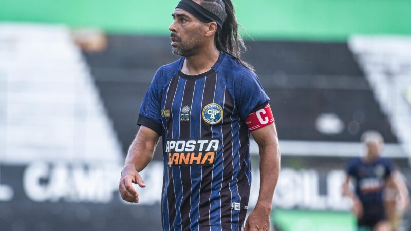 Lembra dele? Ex-Flu e Goiás, Araújo descarta aposentadoria e busca clube aos 48 anos