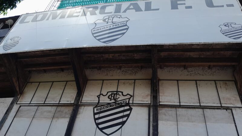 Conselho do Comercial marca reunião para debater crise