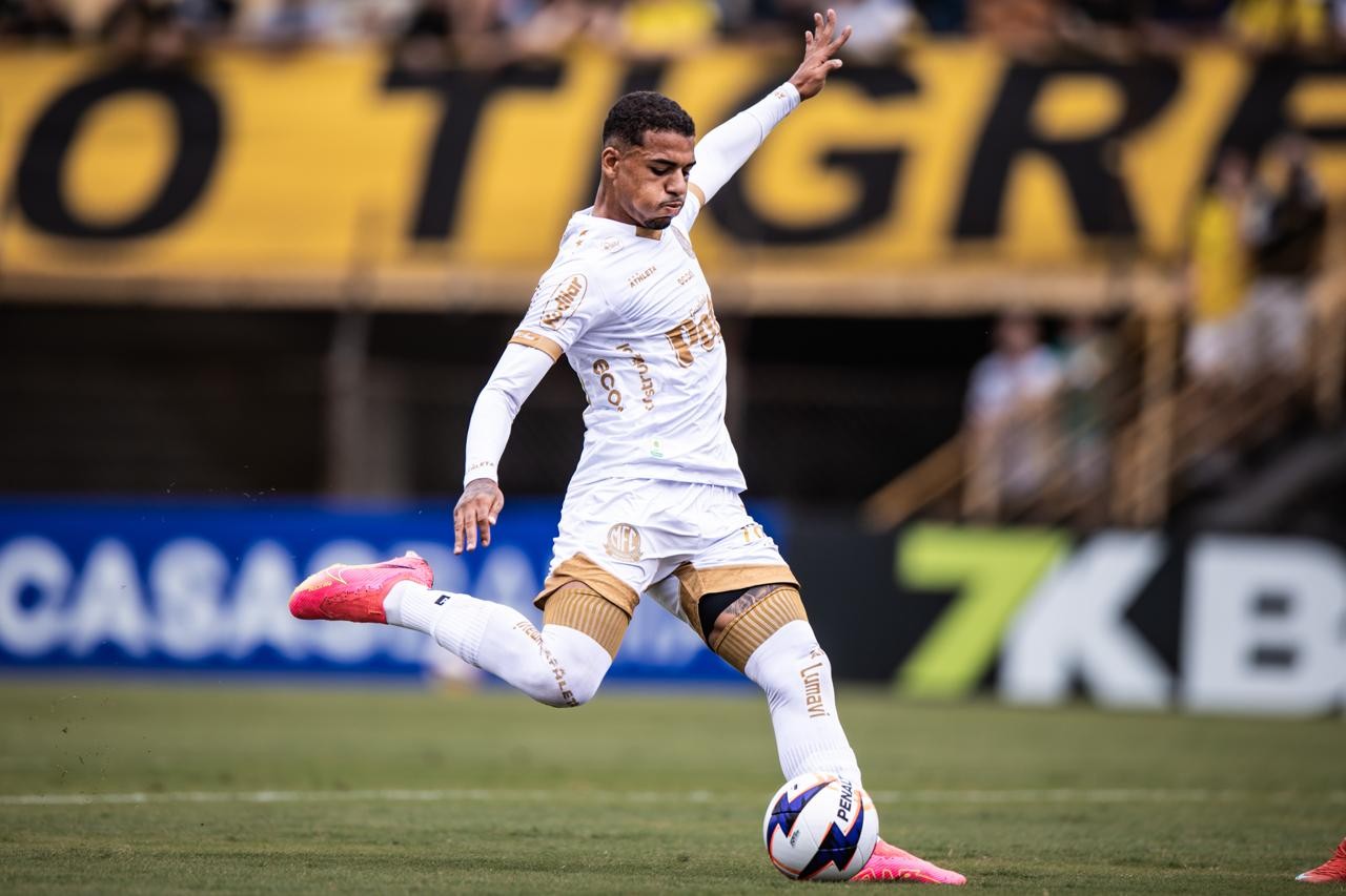 Renato Marques lesiona o tornozelo e segue como desfalque no Mirassol