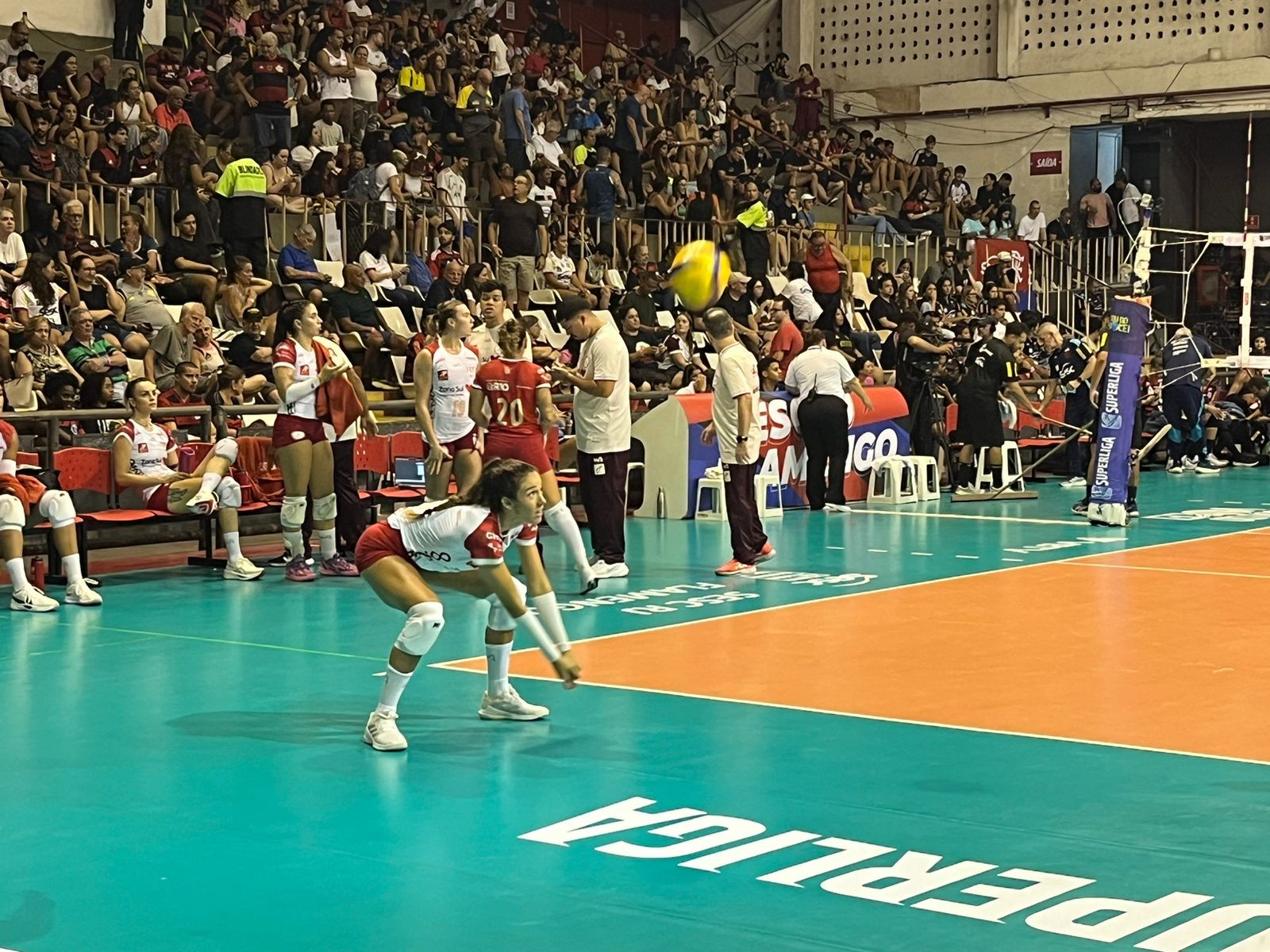 Jogadora do Tijuca volta à Superliga dois meses após ser baleada: “Seguir em frente”