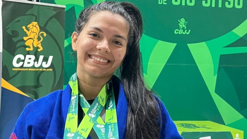 Liandra Costa conquista duas medalhas de ouro no campeonato sul-brasileiro de Jiu-Jitsu