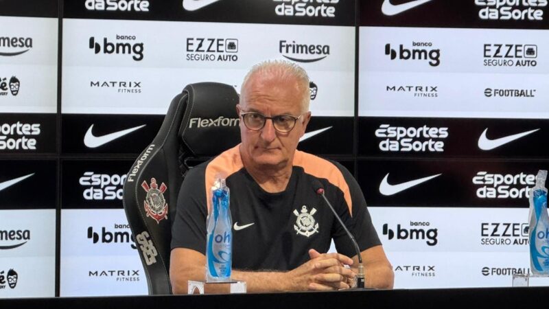 Dorival Júnior faz alerta e volta a pedir reforços no Corinthians: “Não temos elenco completo”