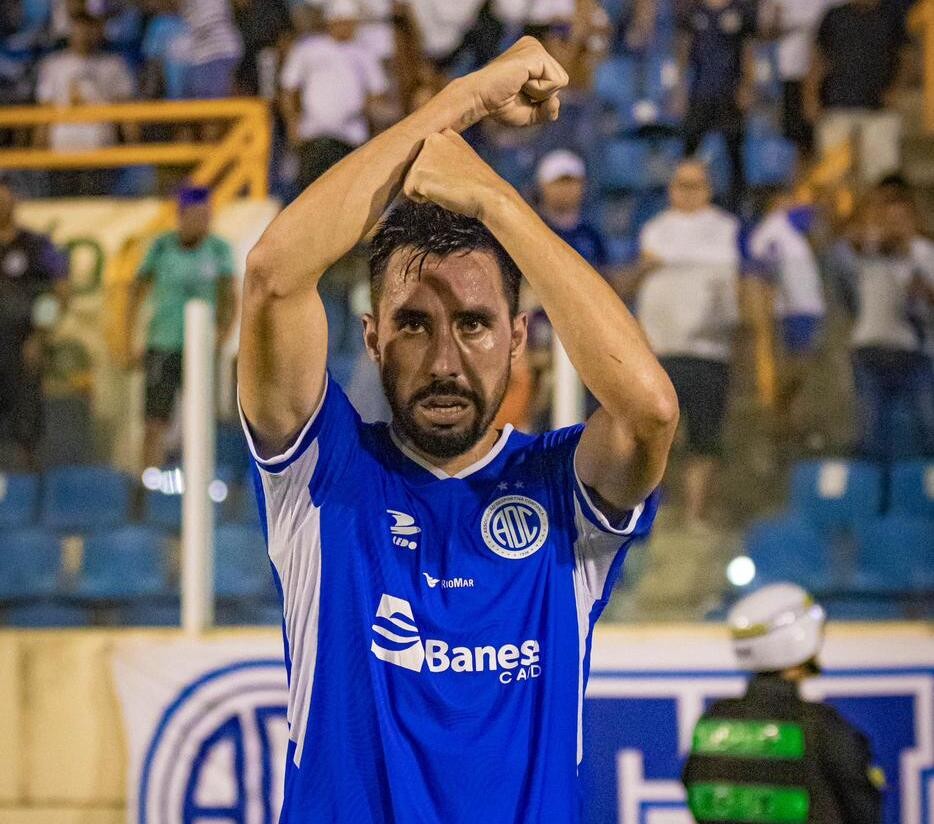 Maikon Aquino volta a ser decisivo e quebra jejum de atacantes do Confiança