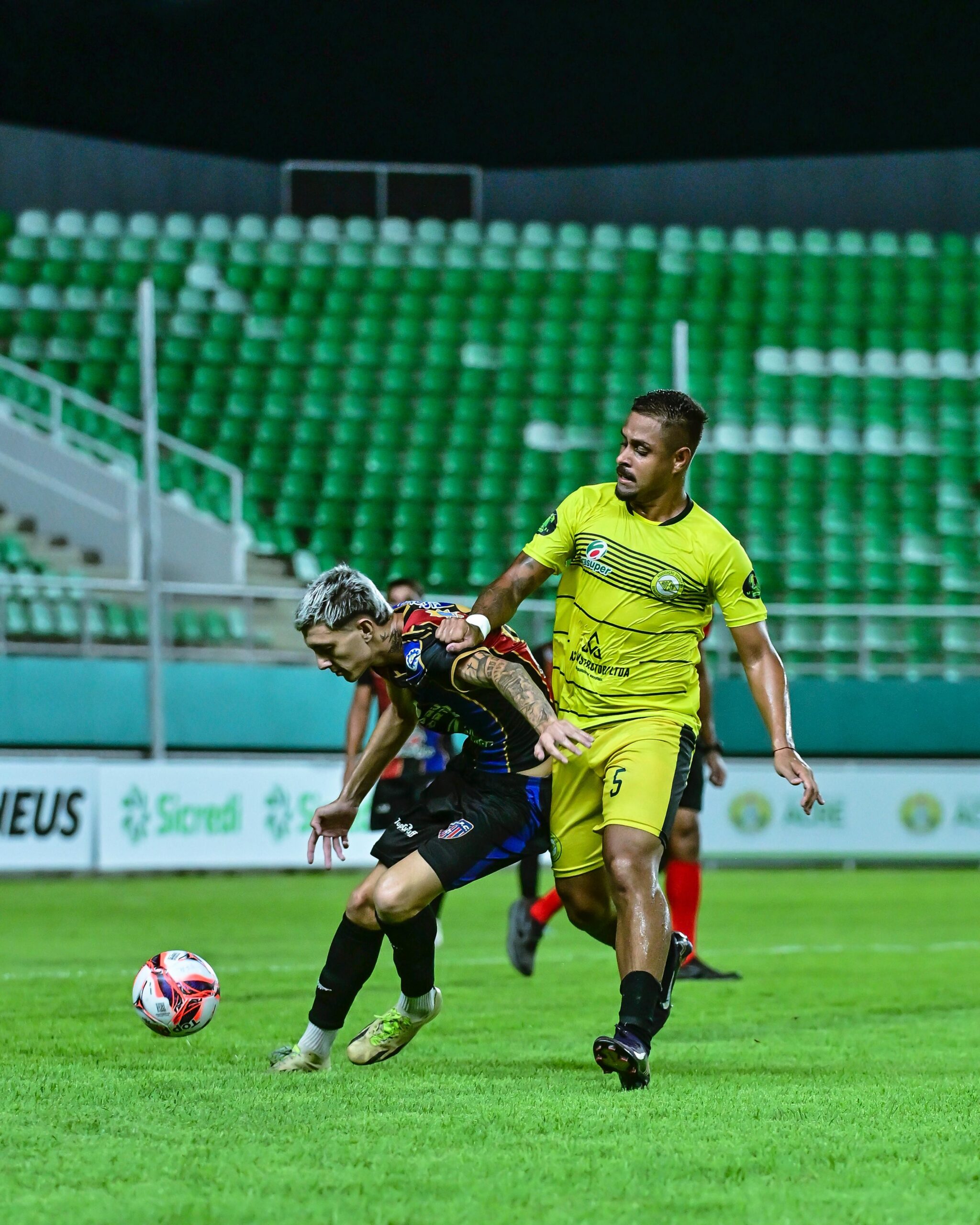 Lateral-esquerdo critica árbitro após derrota no Acreano: “Fica só puxando pra um lado”