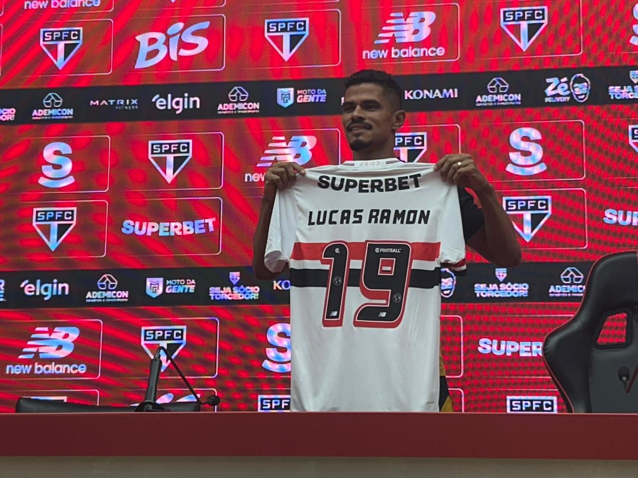 Lucas Ramon desabafa e diz que abriu mão de muita coisa pelo São Paulo: “Estava sendo prejudicado”