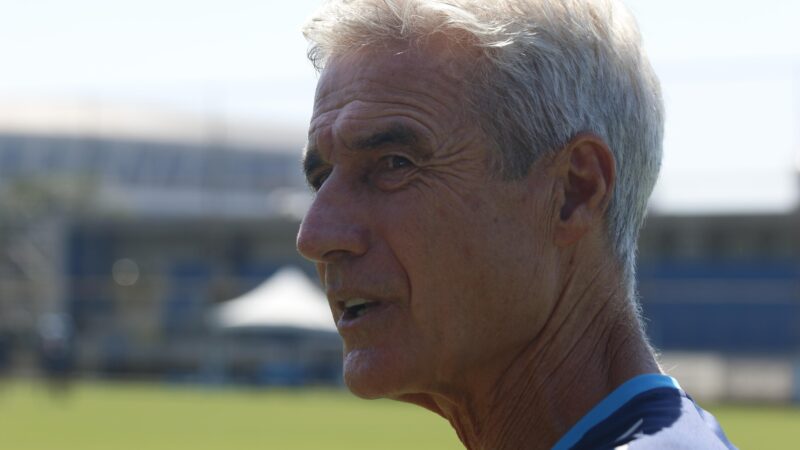 Luís Castro explica rotatividade no Grêmio e quer ter dois times: “Futebol vai exigir isso”