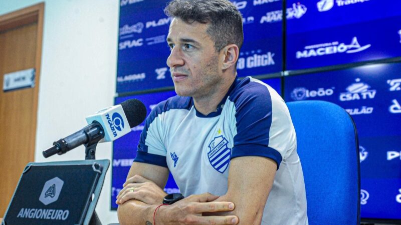 Meia do CSA, Ronaldo Mendes sente o joelho esquerdo e passa por exames