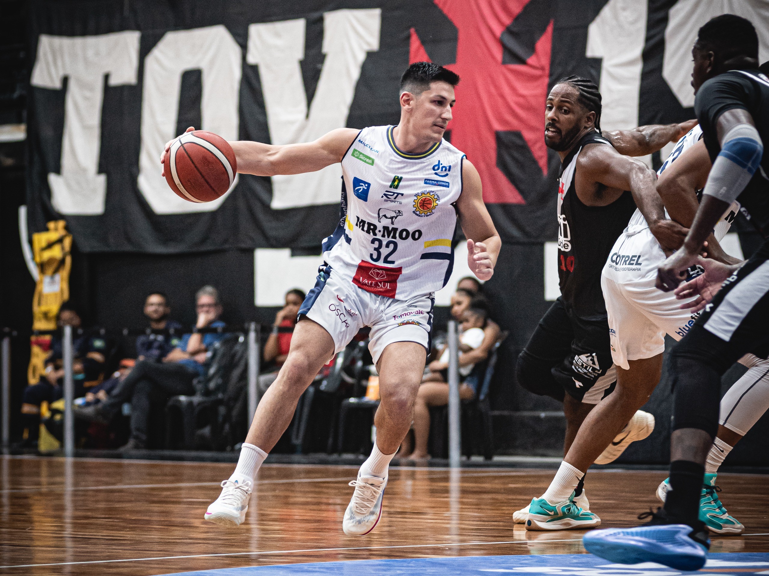 Embalado por três vitórias seguidas, São José visita Flamengo pelo NBB