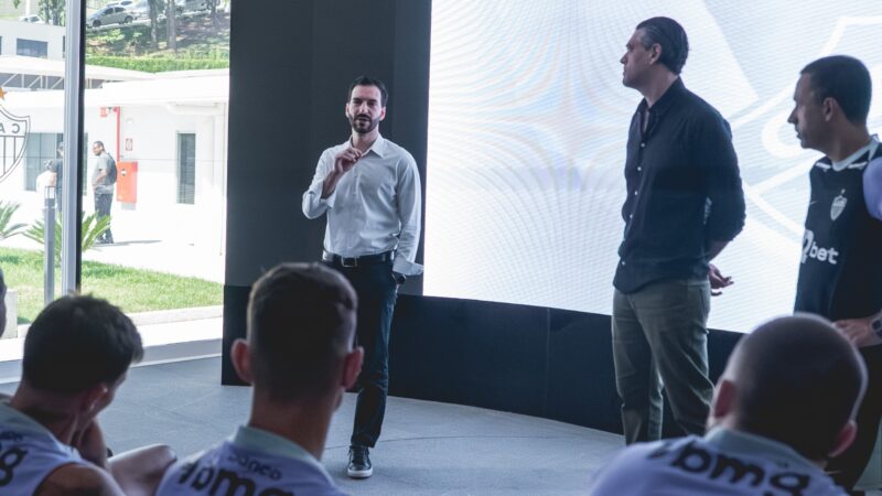 Diretoria do Atlético-MG tem reunião com jogadores antes de treino na Cidade do Galo