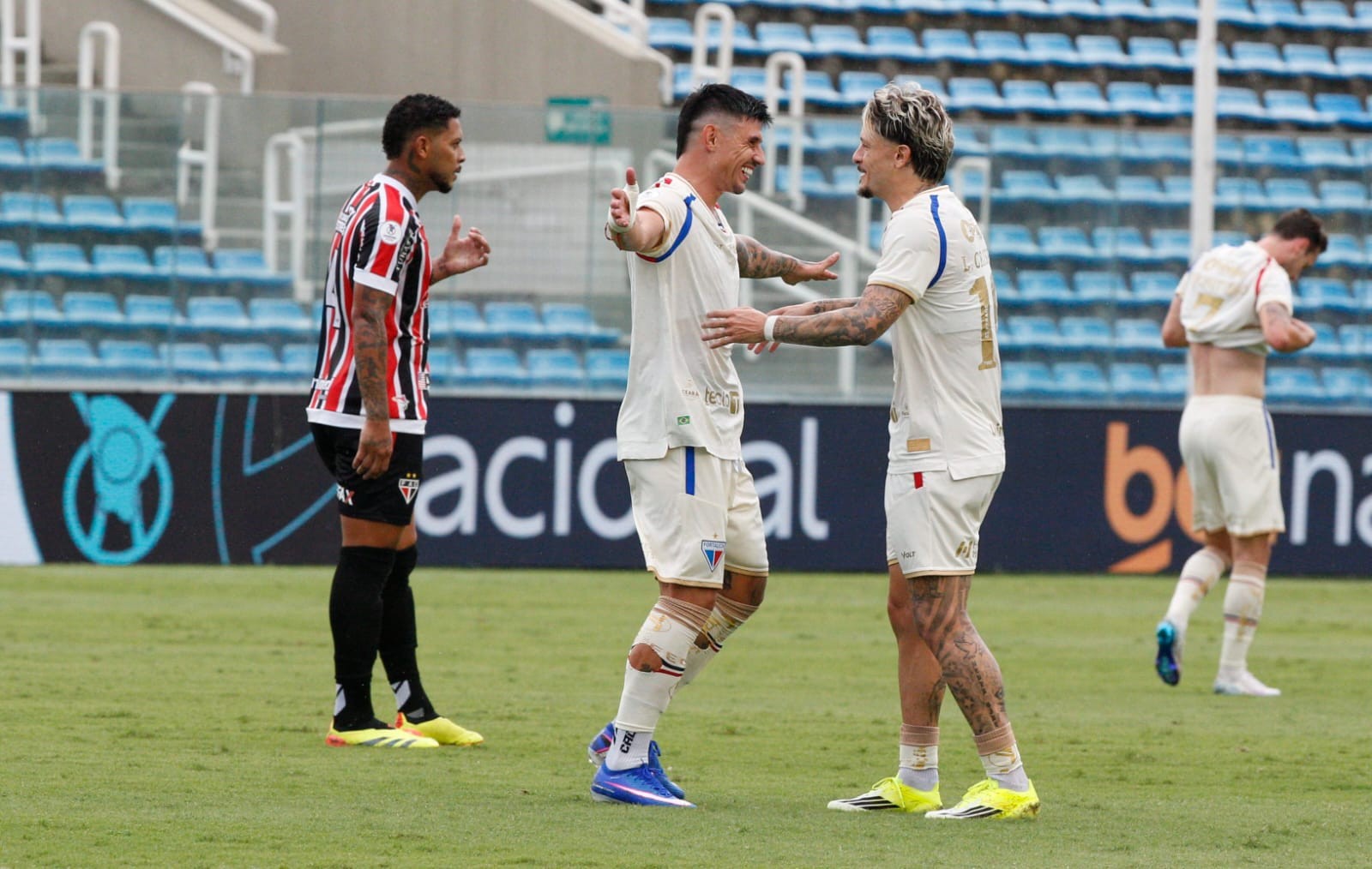 Fortaleza vende Bareiro ao Boca Juniors; veja valor