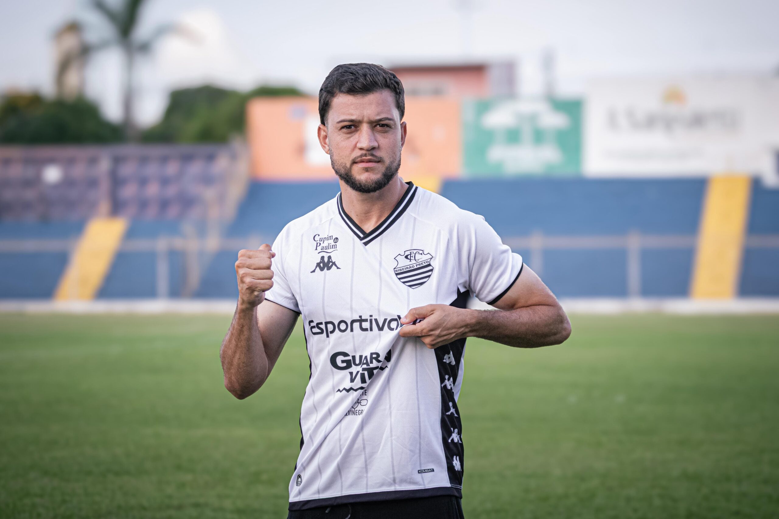 Comercial anuncia Cristopher e tem expectativa por reforços “pontuais”