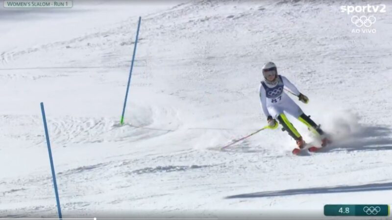Alice Padilha erra na primeira descida no slalom e é eliminada da competição