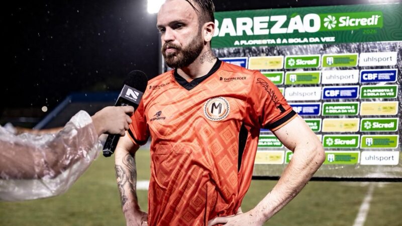 Caio Ribeiro lamenta condições do gramado, mas ressalta: “Pelo menos a gente somou pontos”