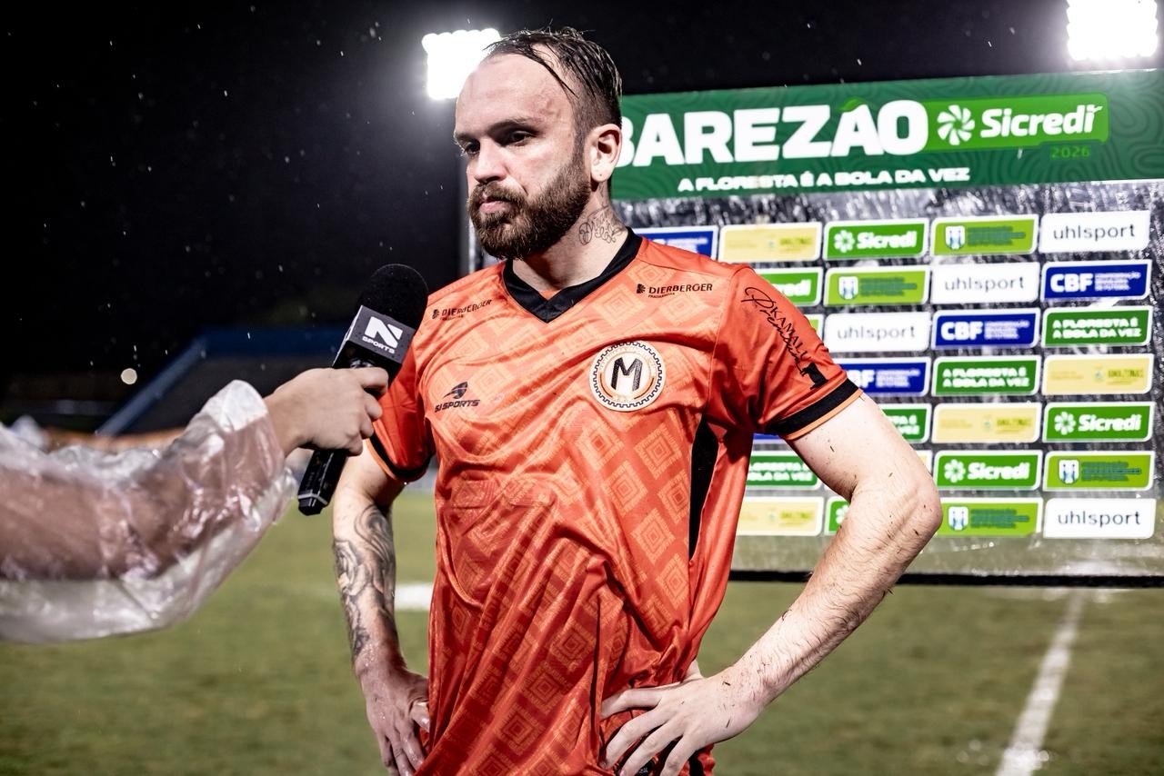 Caio Ribeiro lamenta condições do gramado, mas ressalta: “Pelo menos a gente somou pontos”