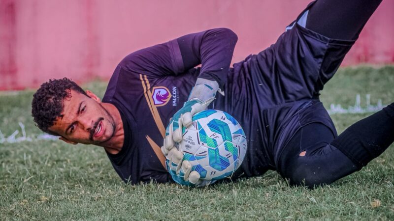 Goleiro Cadu exalta crescimento e força mental do Falcon para eliminatória com o Itabaiana