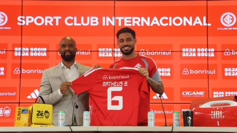 Reforço do Inter, Matheus Bahia é apresentado e projeta disputa com Bernabéi
