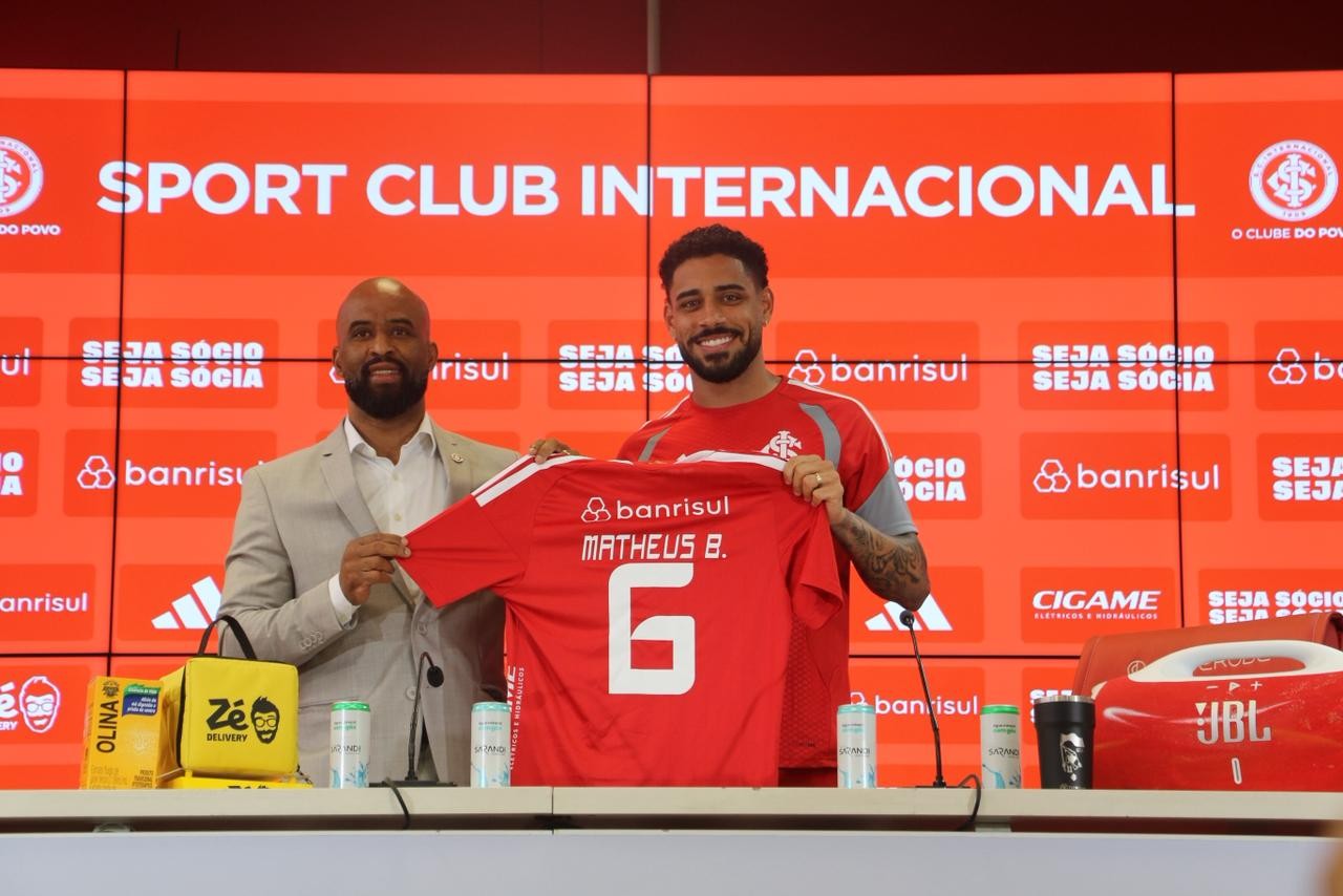 Reforço do Inter, Matheus Bahia é apresentado e projeta disputa com Bernabéi