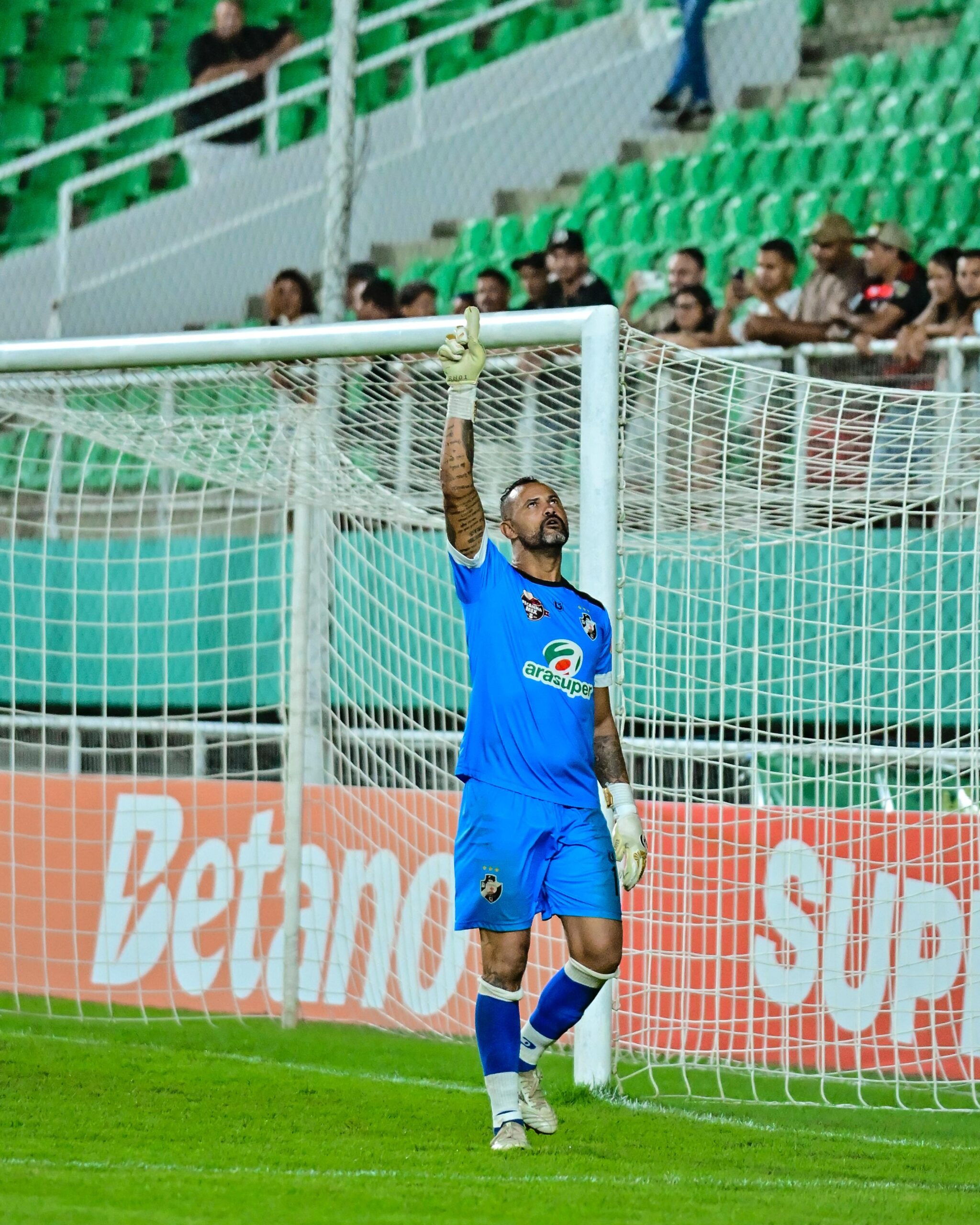 Veja como foi a reestreia do goleiro Bruno na Copa do Brasil após quase 17 anos