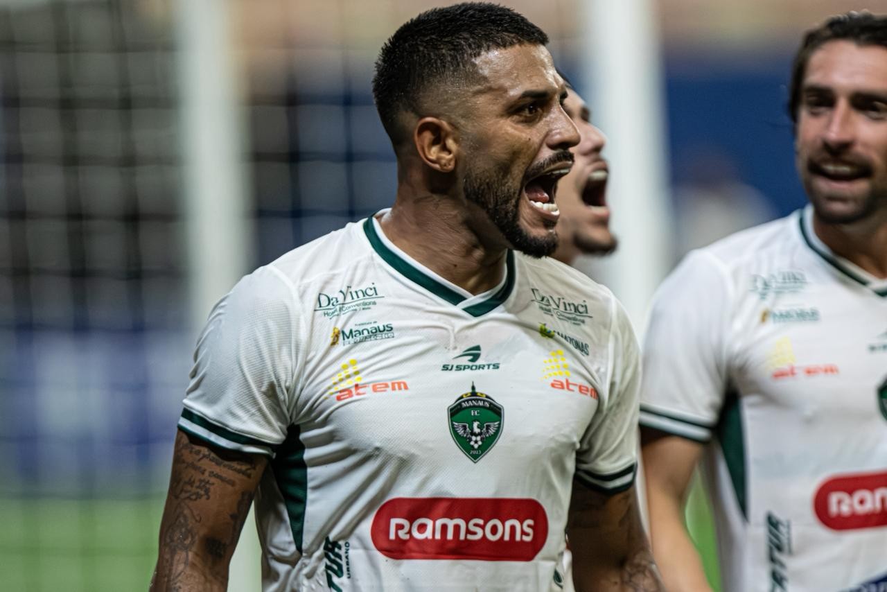 Herói do Manaus, David Luis celebra vitória e fase artilheira: “Meu melhor momento”