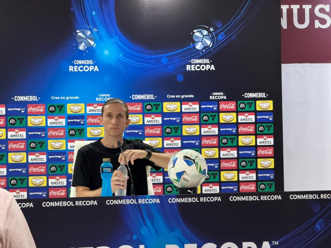 Filipe Luís vê derrota justa do Flamengo na Argentina: “Temos que melhorar urgentemente”