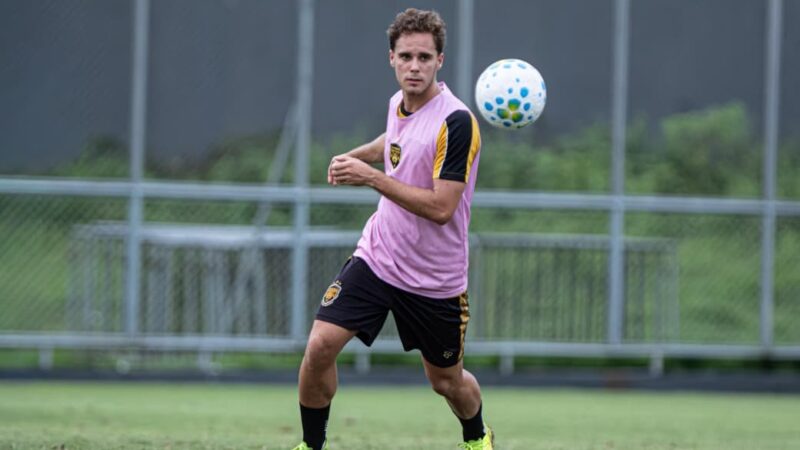 Amazonas oficializa a contratação do meia Bernardo Paias, que chega por empréstimo do Santos