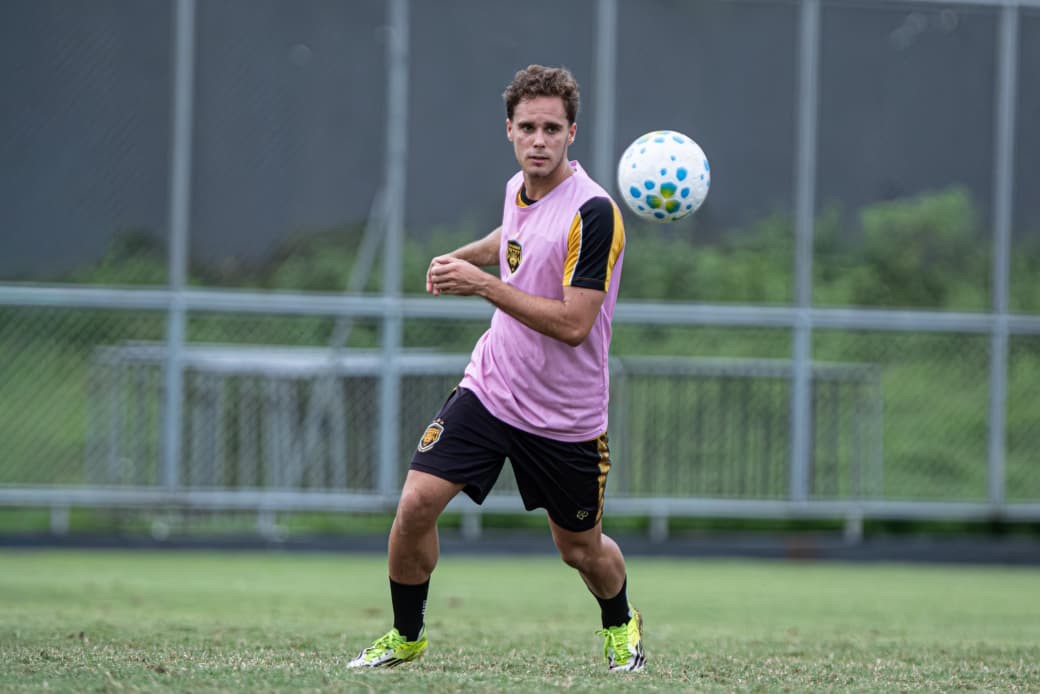 Amazonas oficializa a contratação do meia Bernardo Paias, que chega por empréstimo do Santos