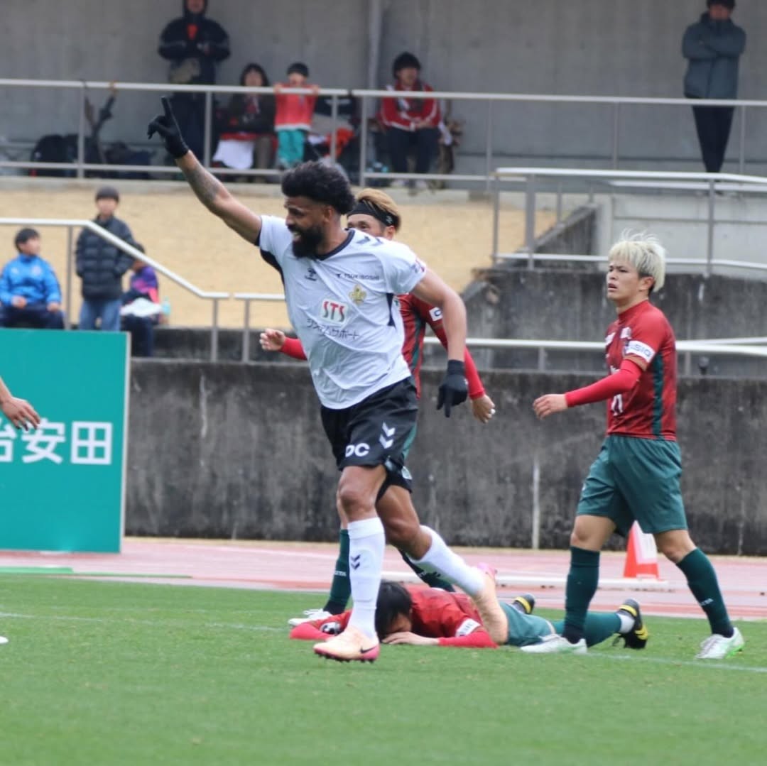 Patric marca segundo gol na temporada em jogo do Zweigen Kanazawa