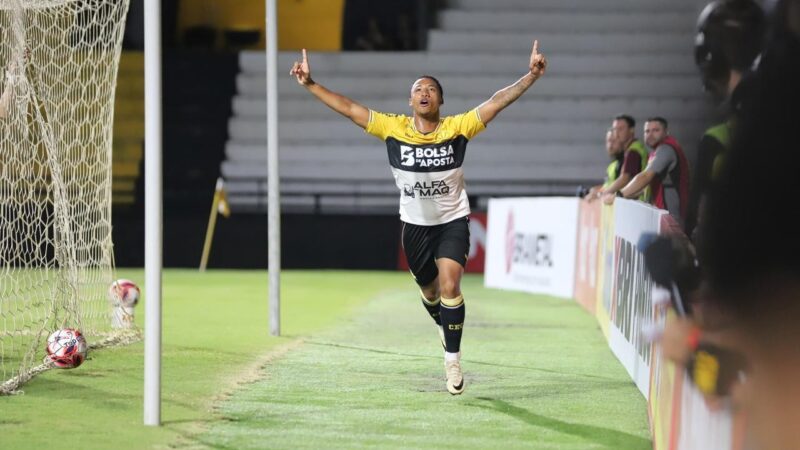 Gol e mudança de posição, Hiago celebra oportunidade no Criciúma: “Posso fazer com facilidade”