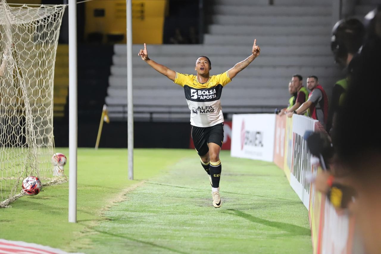 Gol e mudança de posição, Hiago celebra oportunidade no Criciúma: “Posso fazer com facilidade”