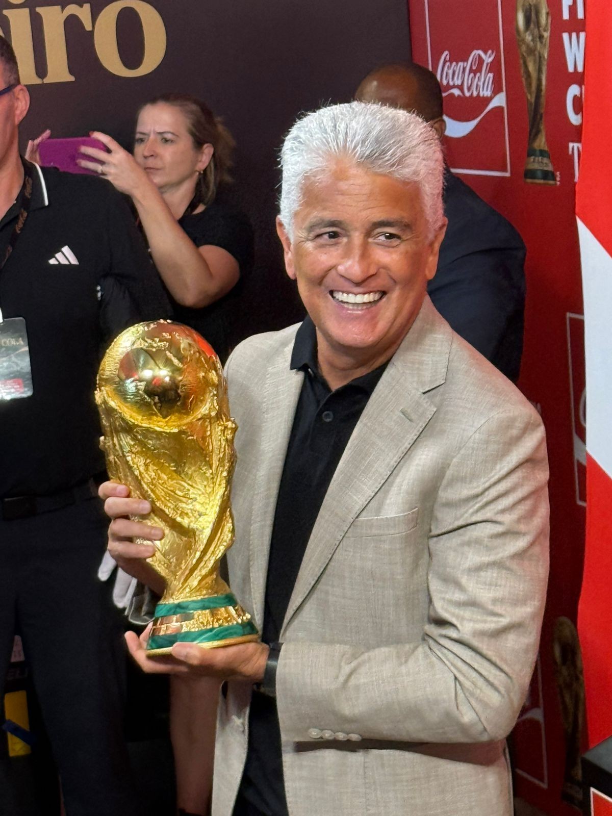 No “Tour da Taça”, Bebeto aposta no hexa e fica com garganta seca ao falar do tetra: “Glória eterna”