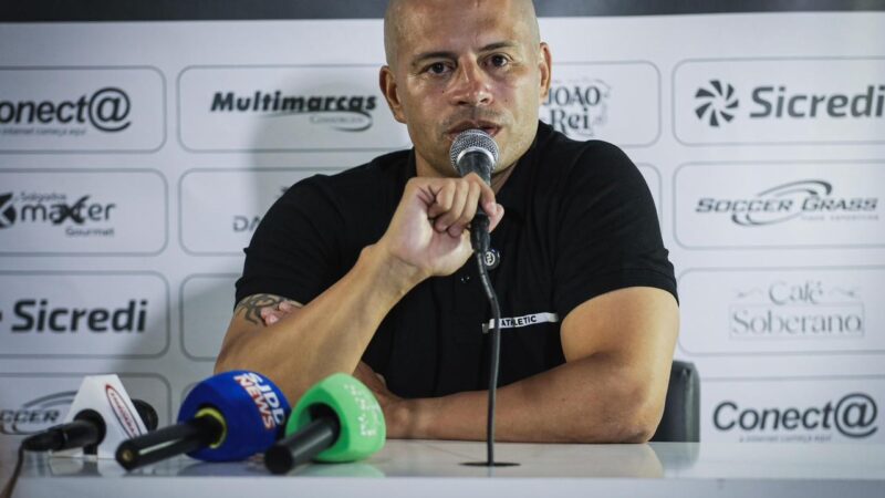 Alex é apresentado e mira reconstrução do Athletic após rebaixamento no Mineiro