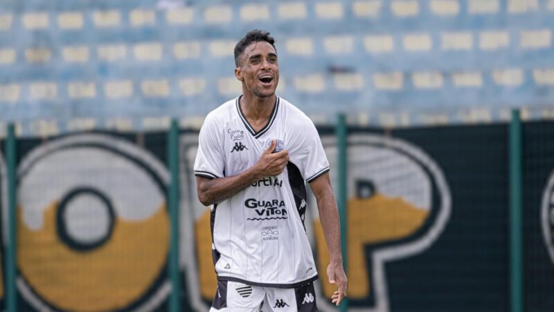 Meia que estava na várzea faz dois gols no segundo jogo profissional aos 28 anos