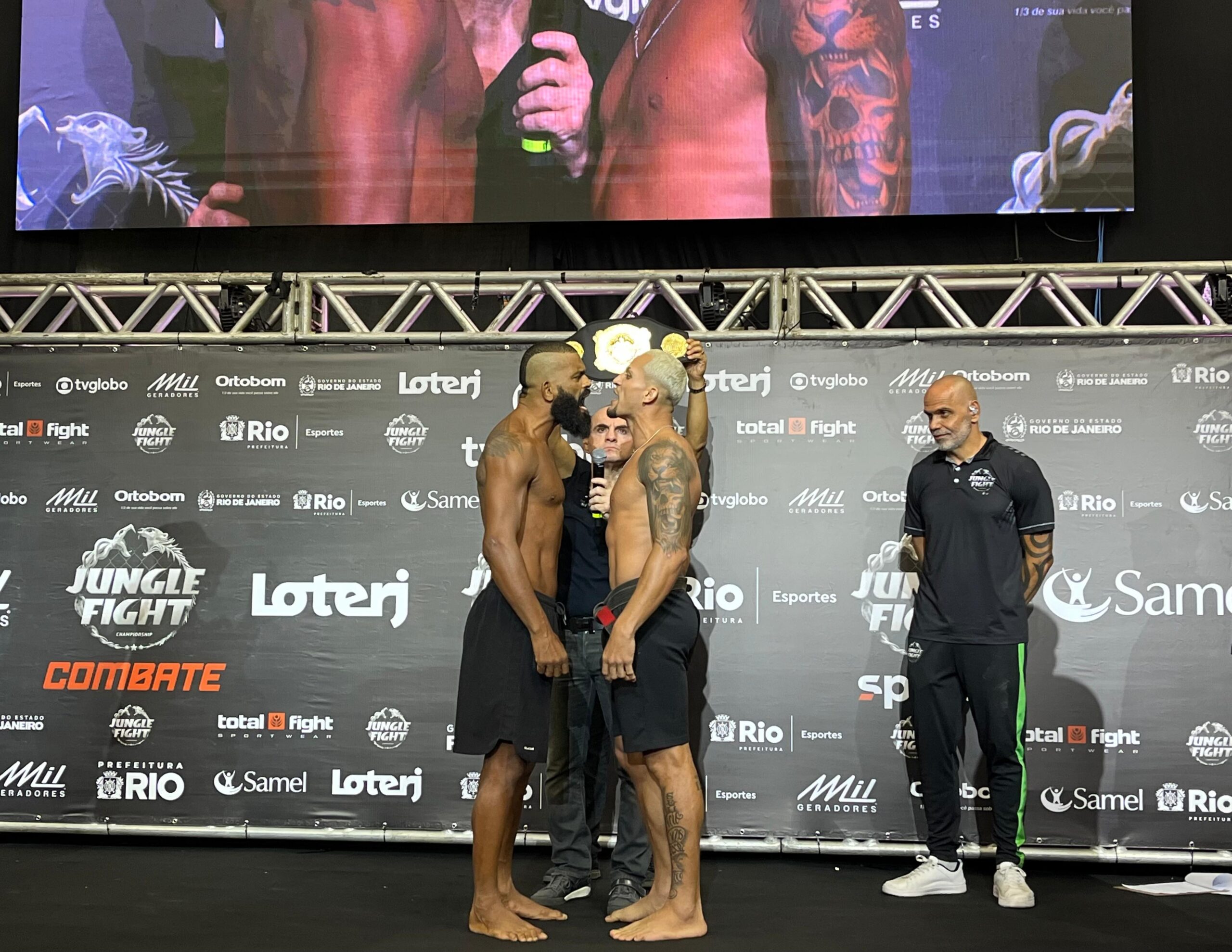 Astro da Maldade e Pimenta trocam farpas intensas na pesagem do Jungle Fight 145