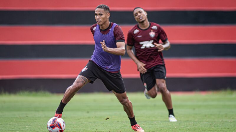 Vitória renova contrato do volante Zé Breno