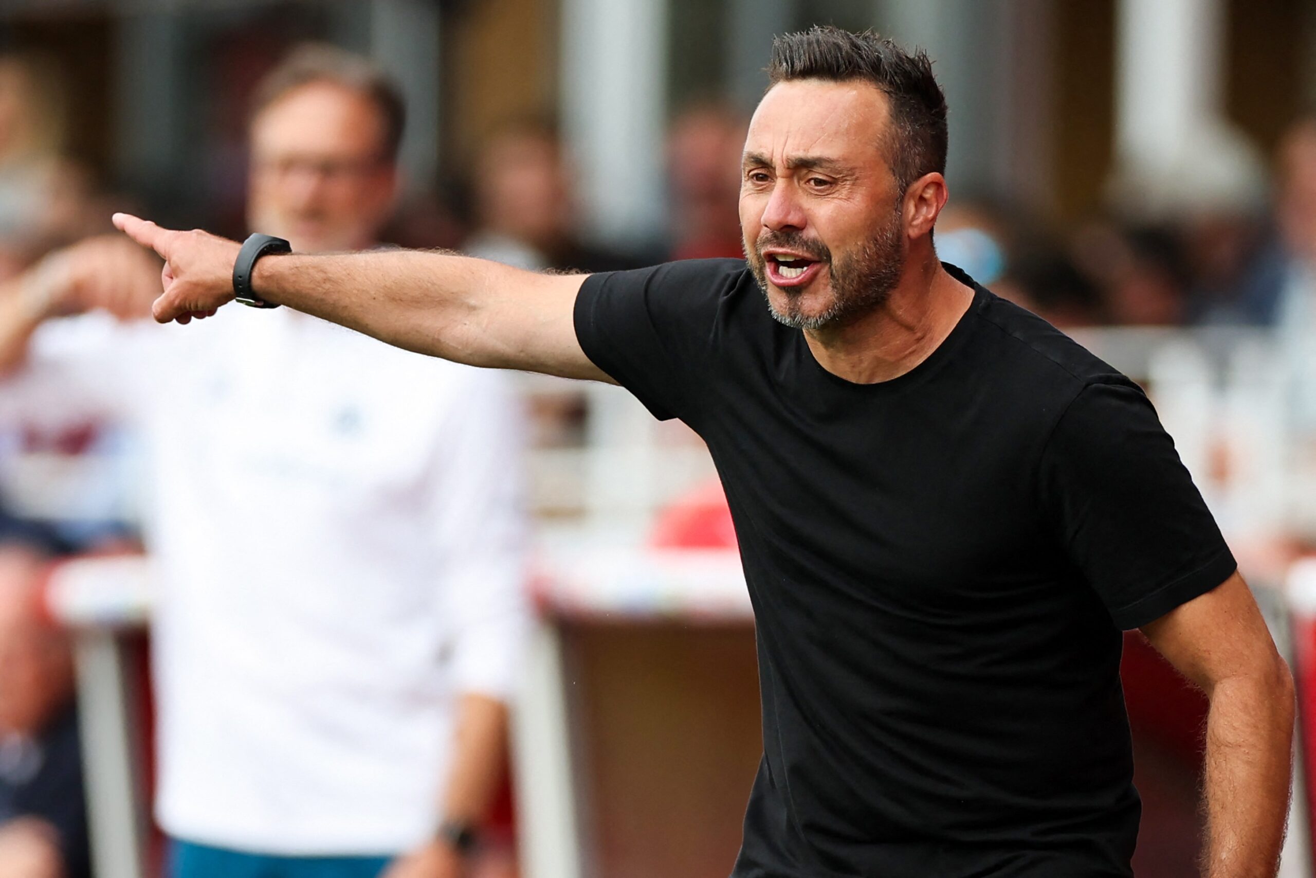 Tottenham anuncia Roberto De Zerbi como novo treinador