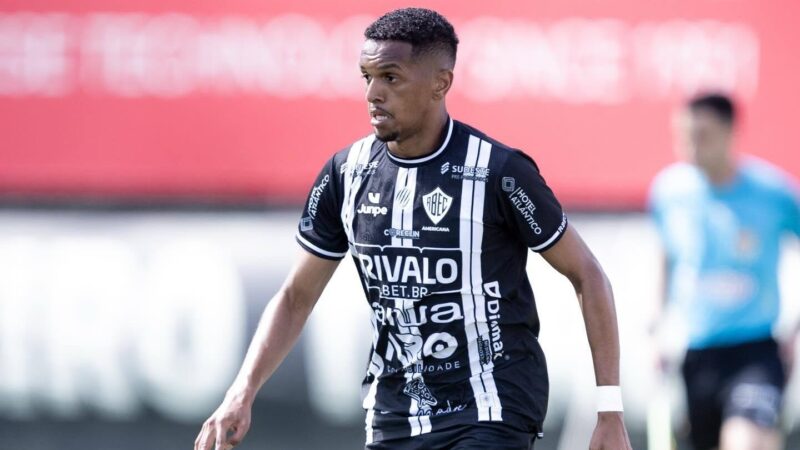 Fluminense-PI contrata o atacante Adson Ferreira, ex-Sport e Oeste, para 2026