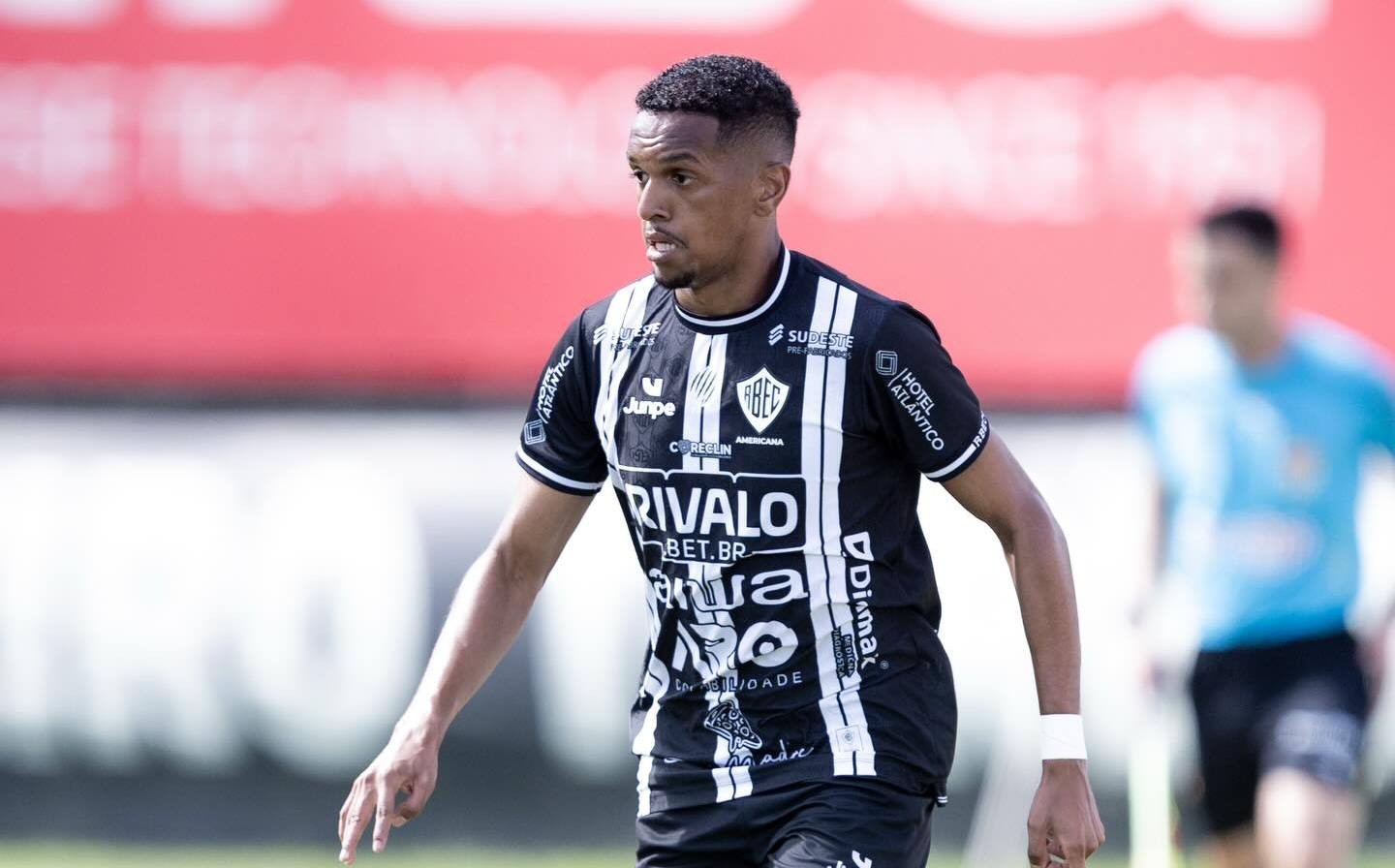 Fluminense-PI contrata o atacante Adson Ferreira, ex-Sport e Oeste, para 2026