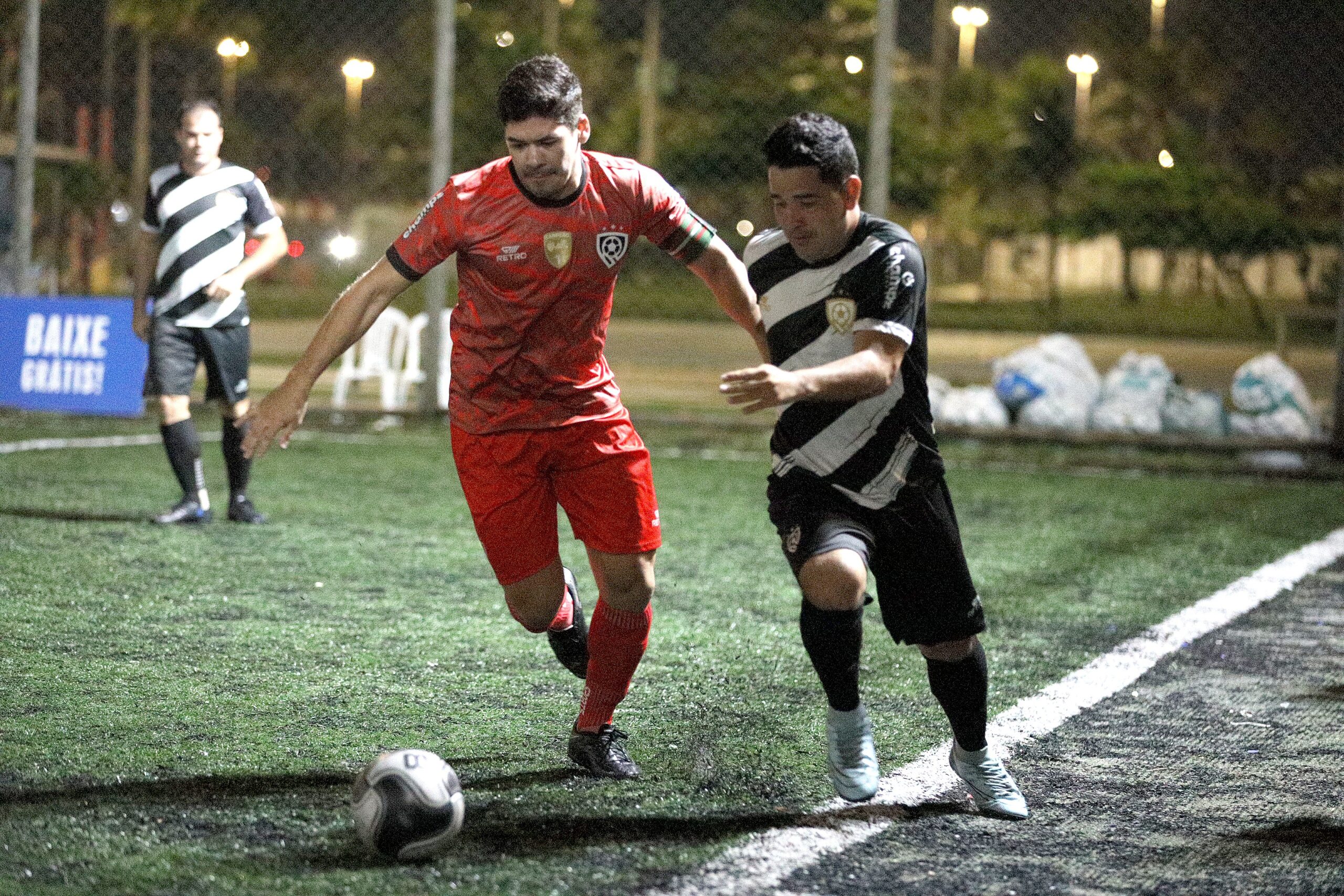 Em duelo entre líder da Liga e campeão da Copa da Liga, Liverpool leva a melhor e derrota Newcastle