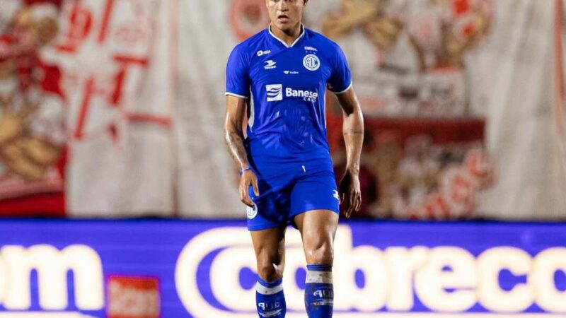 Expulso em briga, Eduardo Moura desfalca Confiança na ida da quinta fase da Copa do Brasil