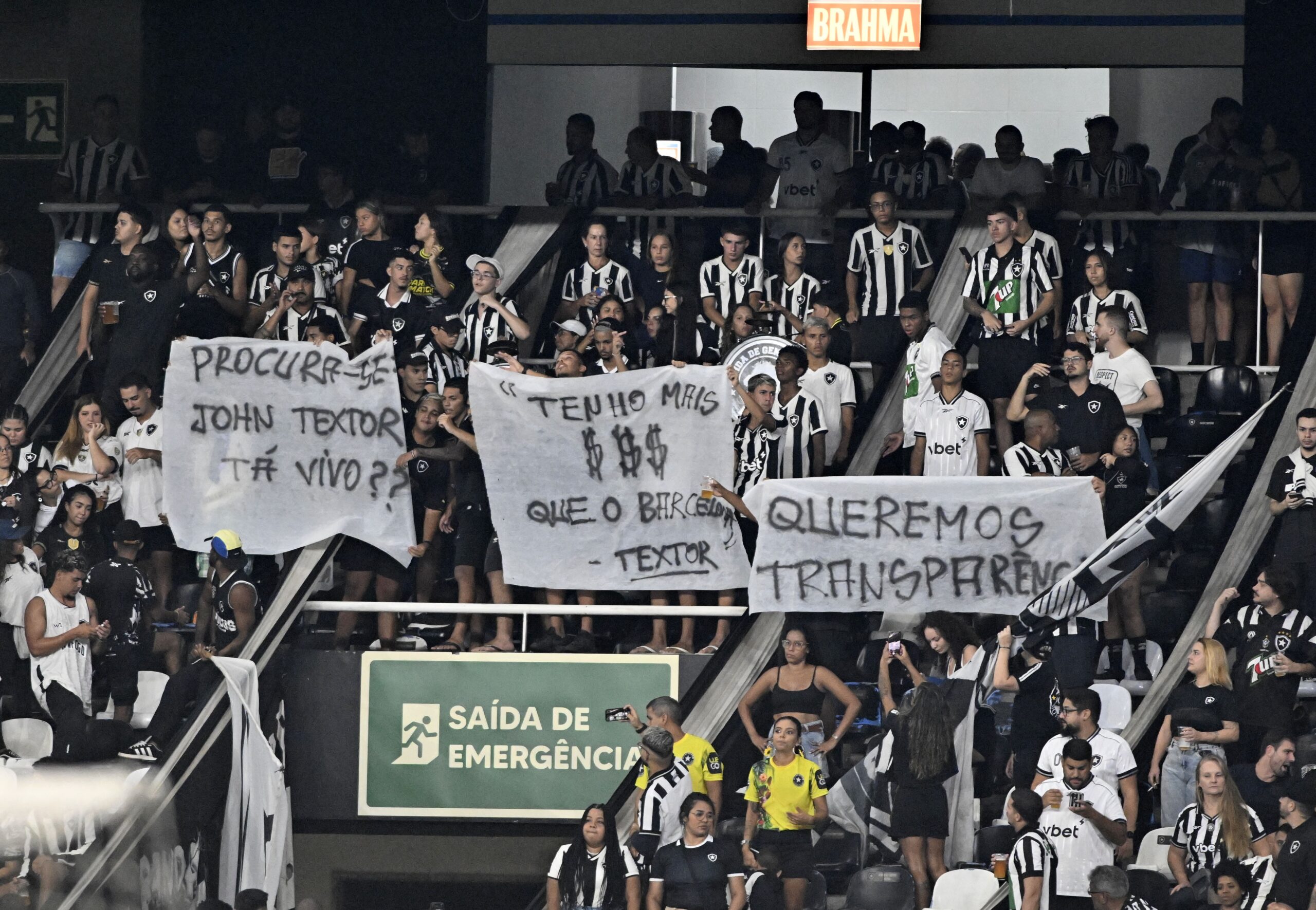 Dirigentes do Botafogo registram ocorrência após ameaças em números de telefone vazados