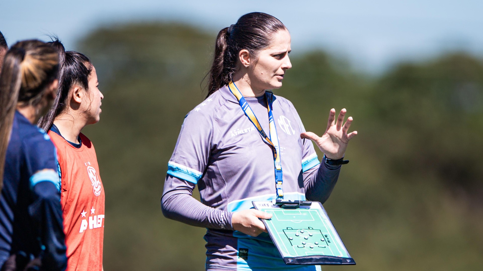 Primeira técnica do Mirassol feminino, Carine Bosetti analisa desafio: “Um projeto para crescer”